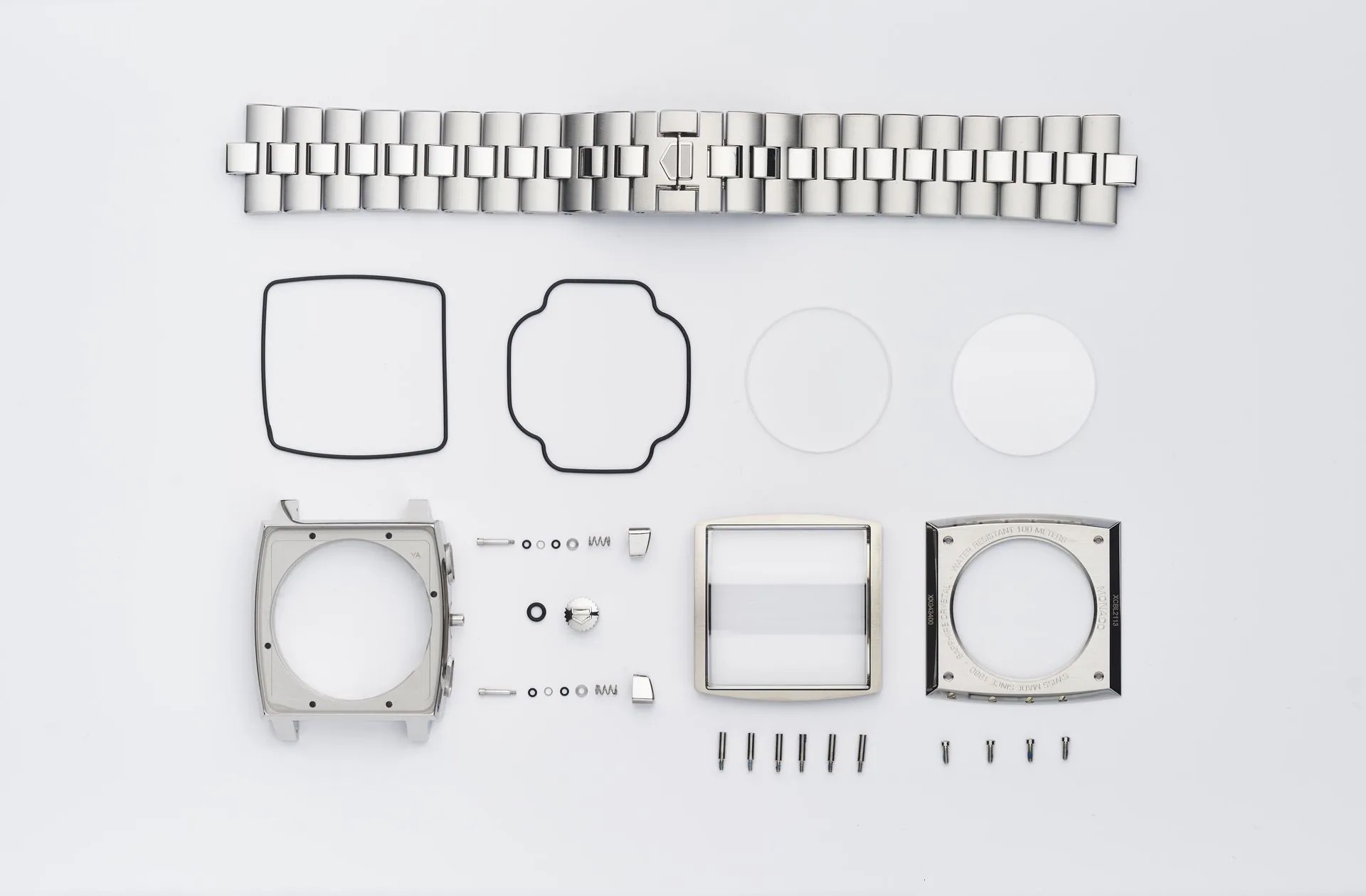 分解されたタグ・ホイヤーの時計