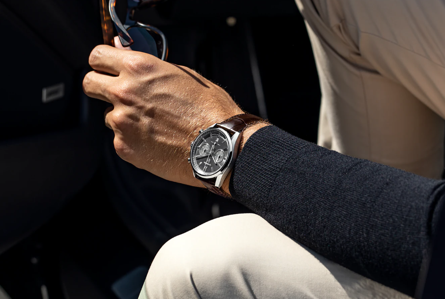 優雅な存在感を放つ「タグ・ホイヤー カレラ エレガントクロノグラフ」