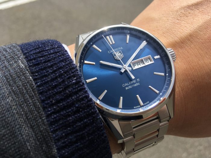 青文字盤の腕時計｜今話題のお洒落なブルーの魅力とデザイン別の人気 