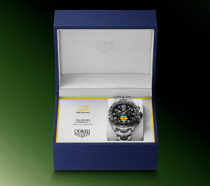 専用色で「セナ」のロゴがあしらわれた特別仕様のBOX