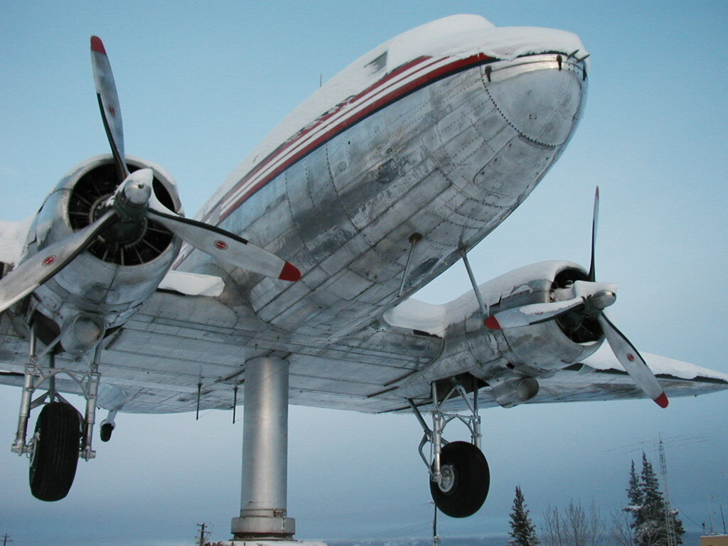 展示されるダグラス DC-3の画像