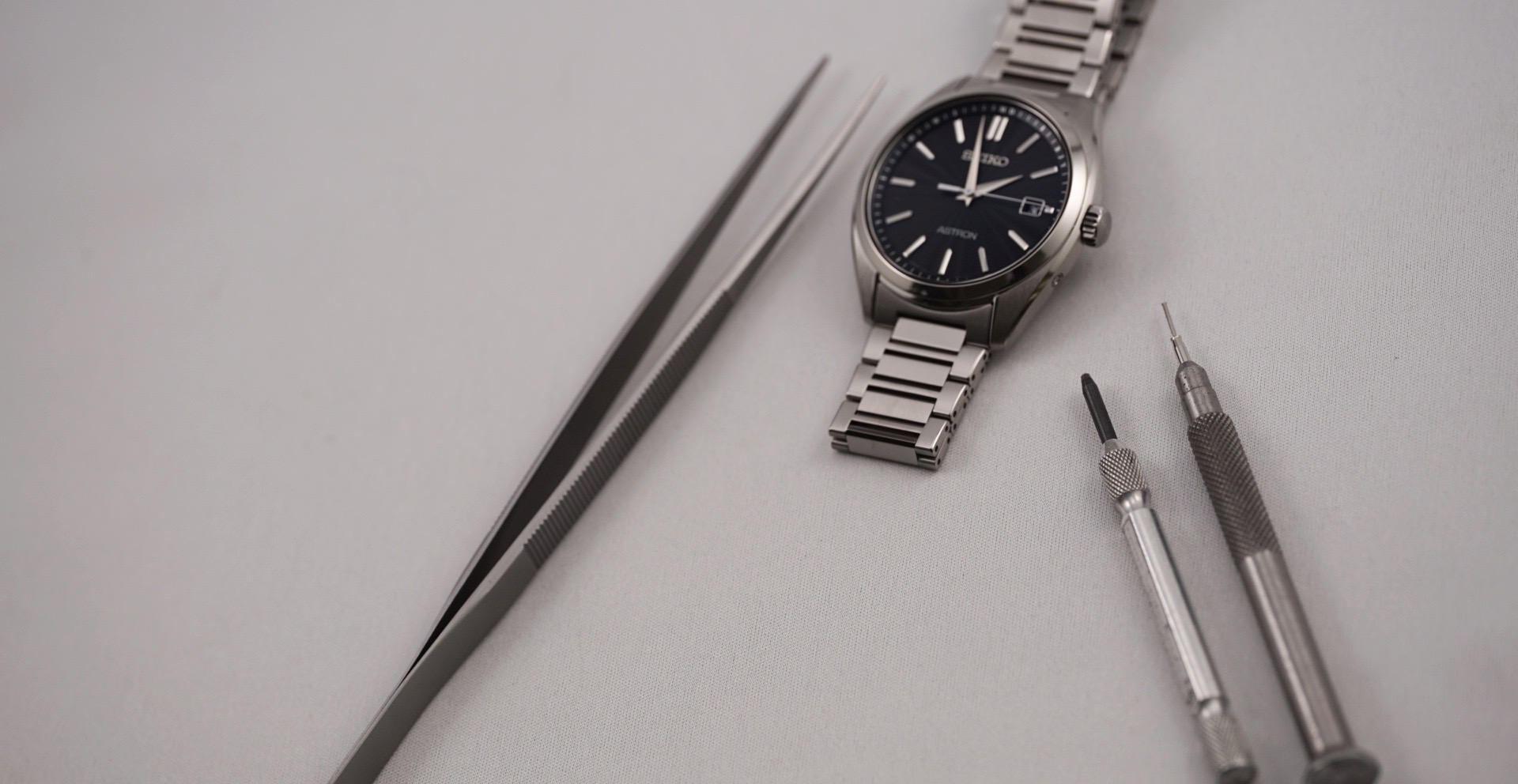 SEIKOの時計を修理するところ