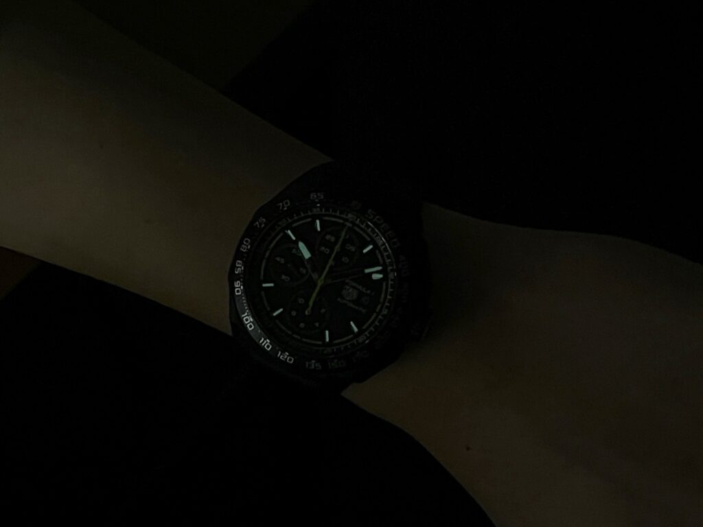 タグホイヤーフォーミュラー1　クロノグラフ夜光の出方