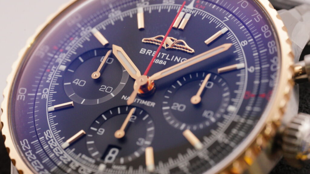 ブライトリング「ナビタイマー」の文字盤のクロースアップ