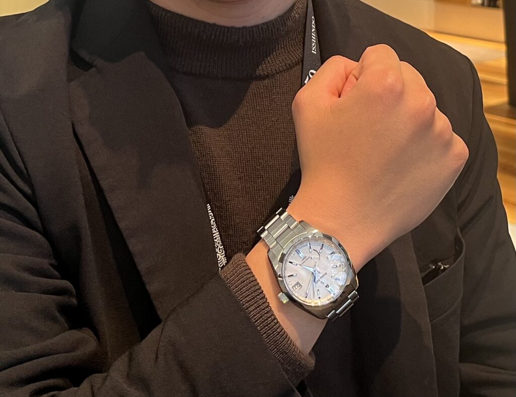 グランドセイコーの時計を着けた男性
