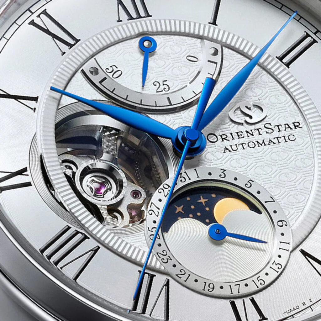 オリエントスター「M45 F7 メカニカルムーンフェイズ」の文字盤