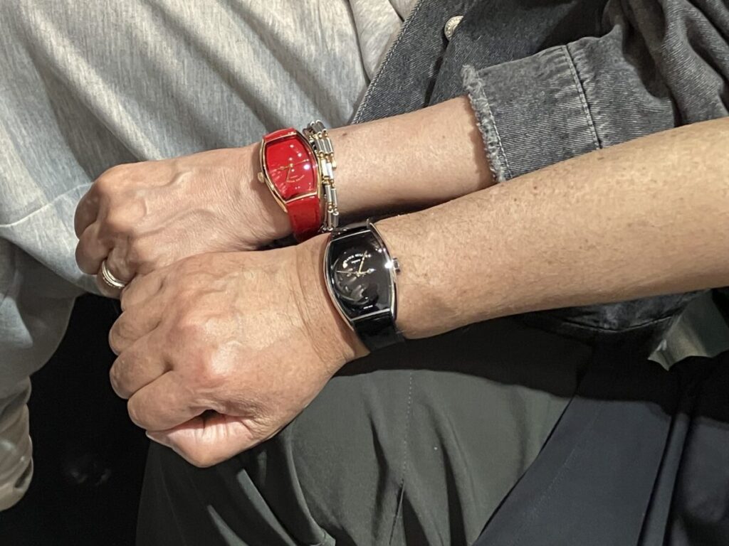 フランクミュラーのピアノモデルのペアウォッチをつけている夫婦