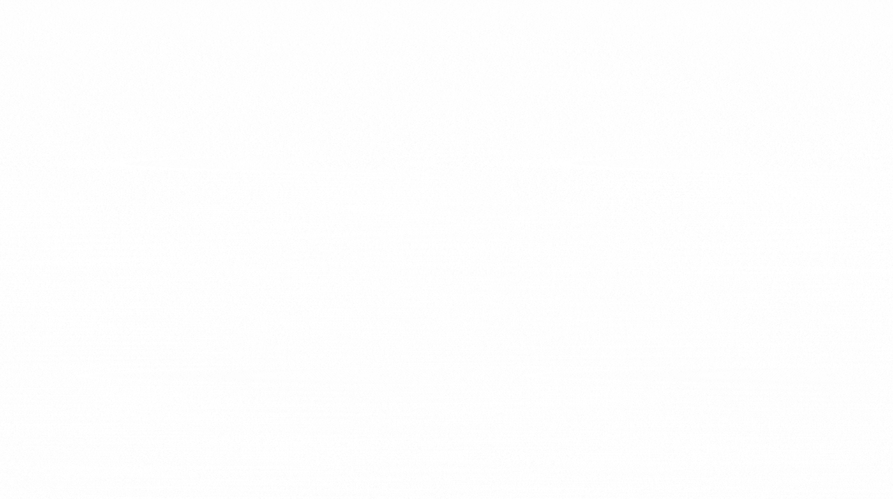 クロノグラフの時計。スケルトンにっており機械部が見える