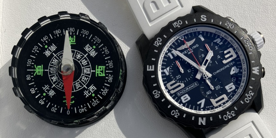 腕時計で方位を確認　時計の方位と方位磁石に整合性がある