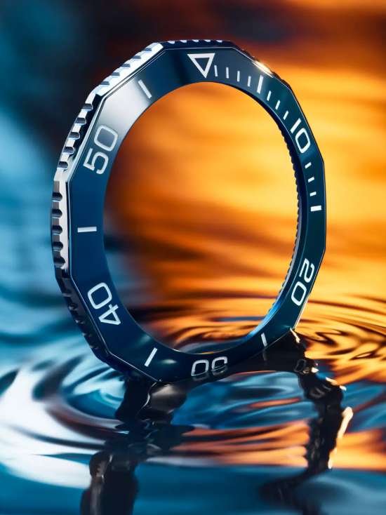 ハイテクセラミックを採用した回転ベゼル