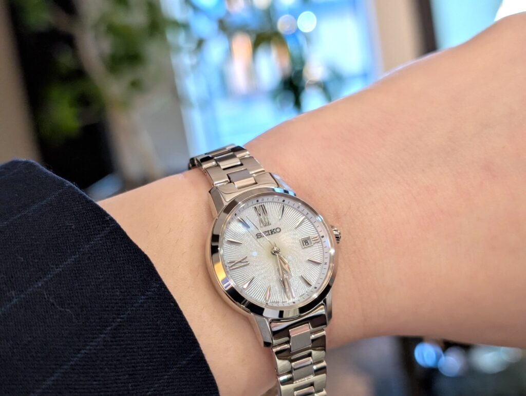 ルキナ、腕時計