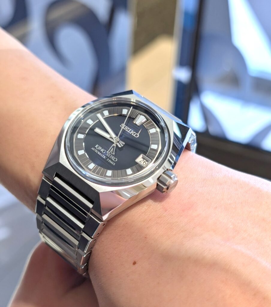SEIKOを着用した男性
