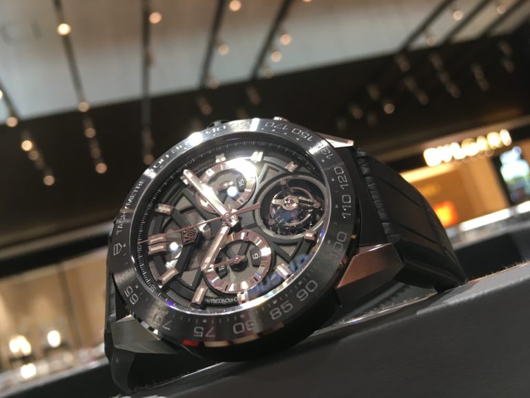 トゥールビヨンの腕時計「カレラ02T」