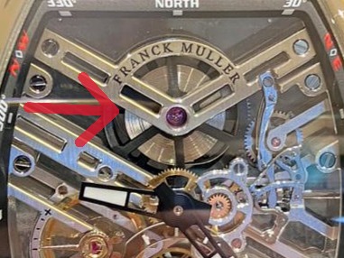 手巻き時計のゼンマイが巻き上がった状態