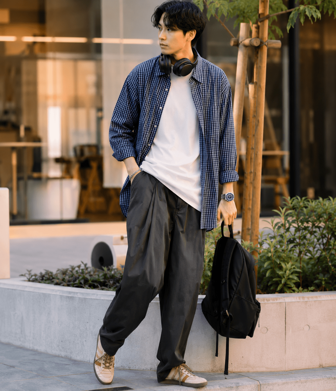 腕時計をつけている男性