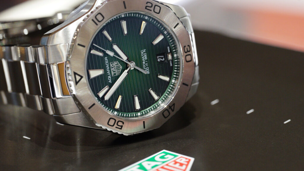 タグホイヤーアクアレーサープロフェッショナル200