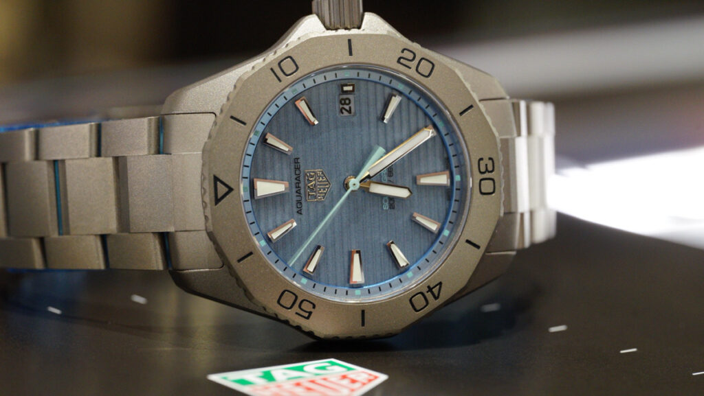 タグホイヤーアクアレーサープロフェッショナル200ソーラーグラフ