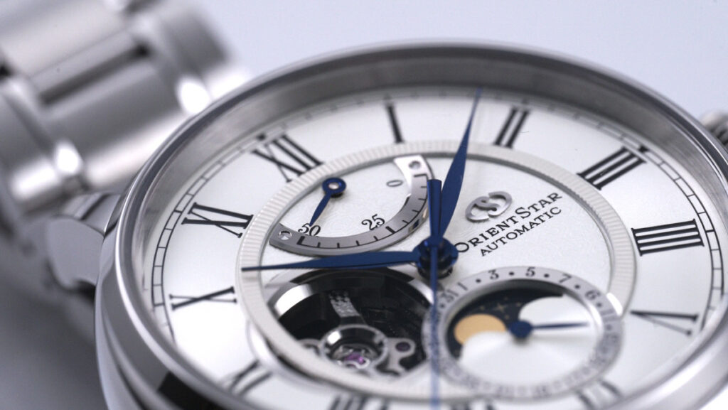 オリエントスター「M45 F7 メカニカルムーンフェイズ」のパワーリザーブインジケーター