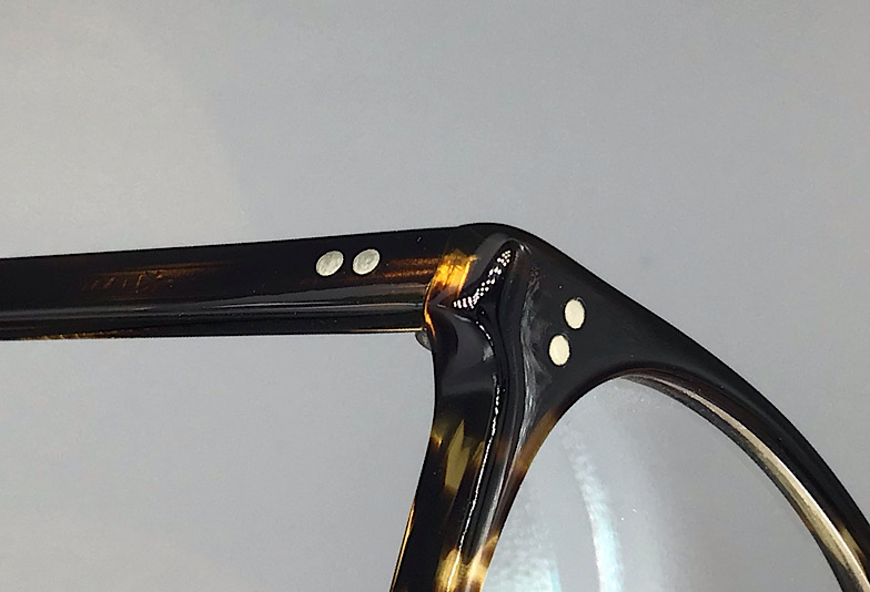 オリバーピープルズ ピンとプラーク