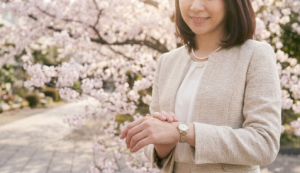 入学式・卒業式にふさわしい母親の腕時計とは？服装に合わせた選び方とおすすめモデルをプロが解説