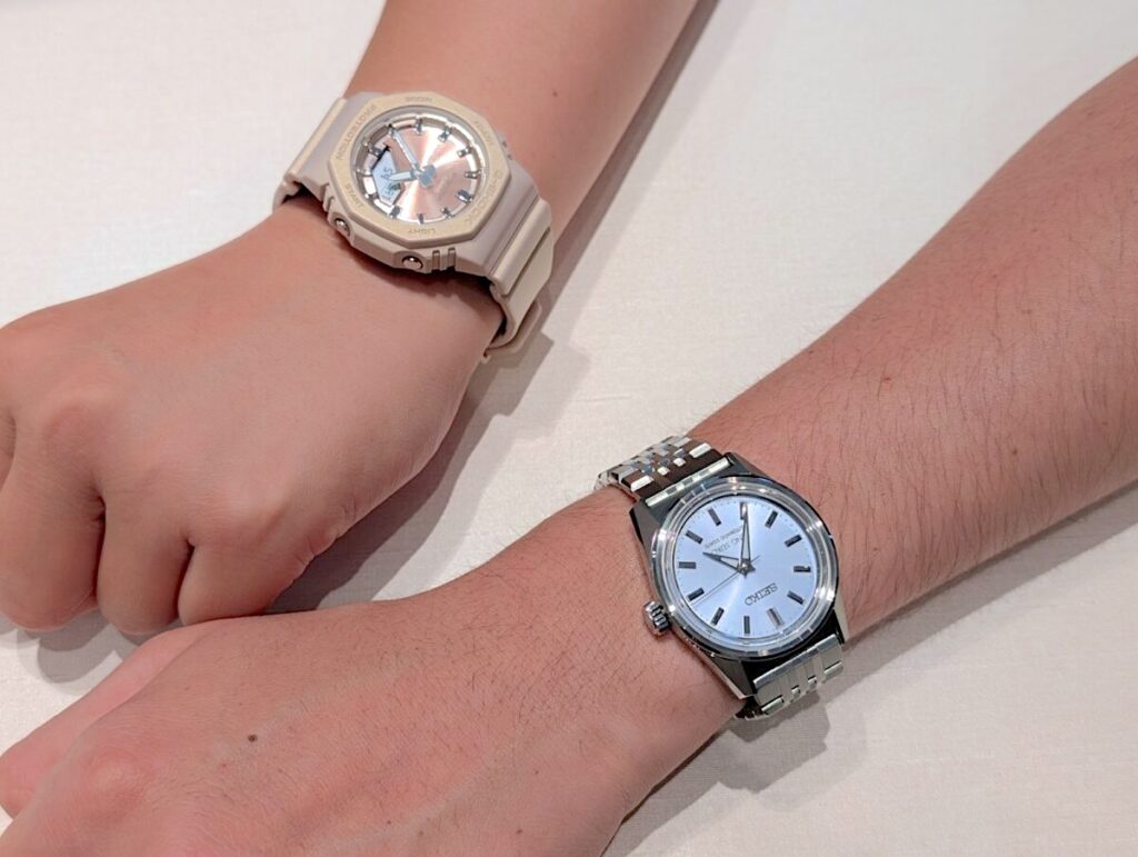 キングセイコーのアイビールックとG-SHOCKをつけたカップル