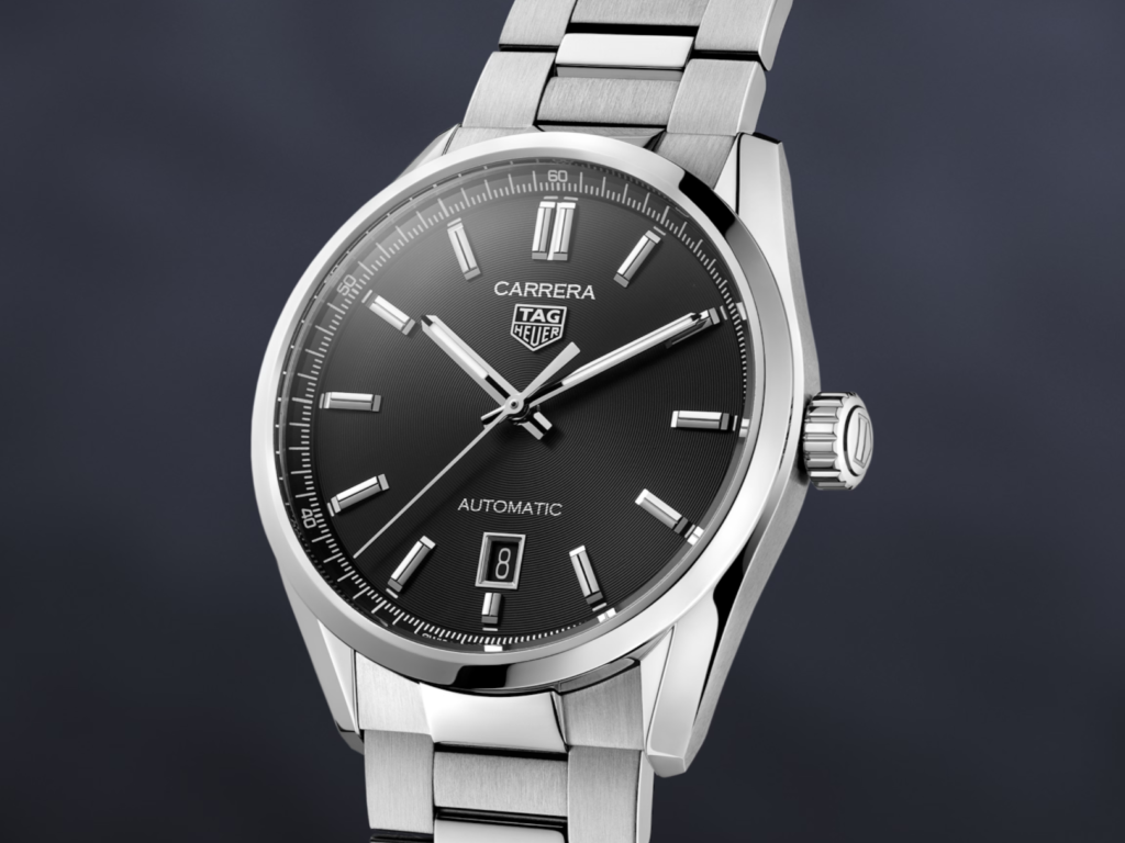 タグ・ホイヤーのカレラデイト ブラック文字盤