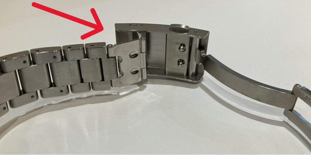 腕時計の折り畳みバックル 解放時