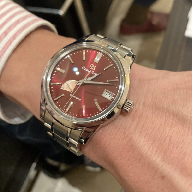 グランドセイコー スプリングドライブを着用した男性