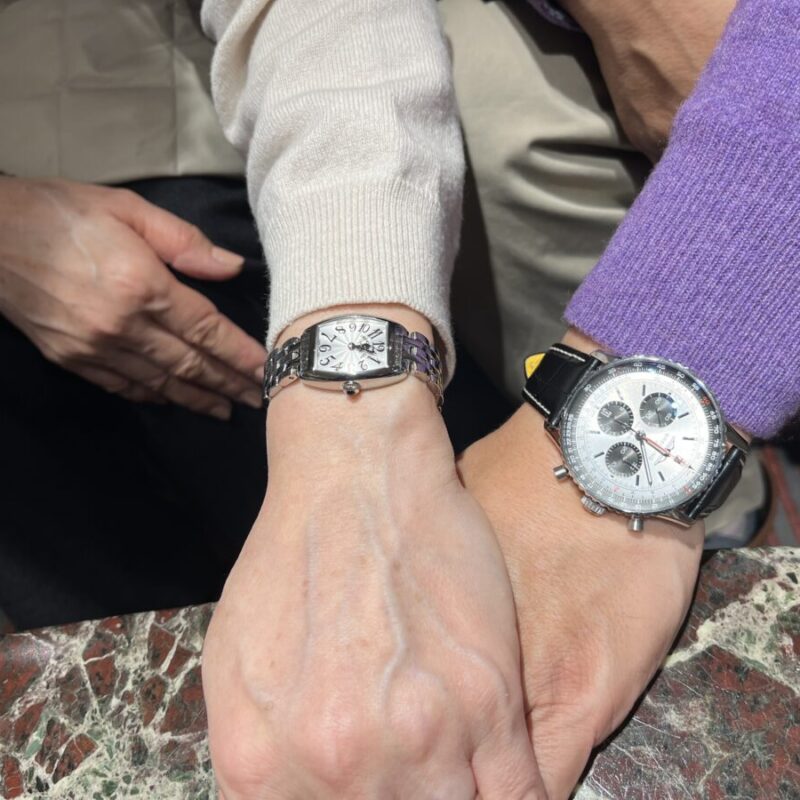 フランクミューラーとブライトリングの時計を着けた夫婦