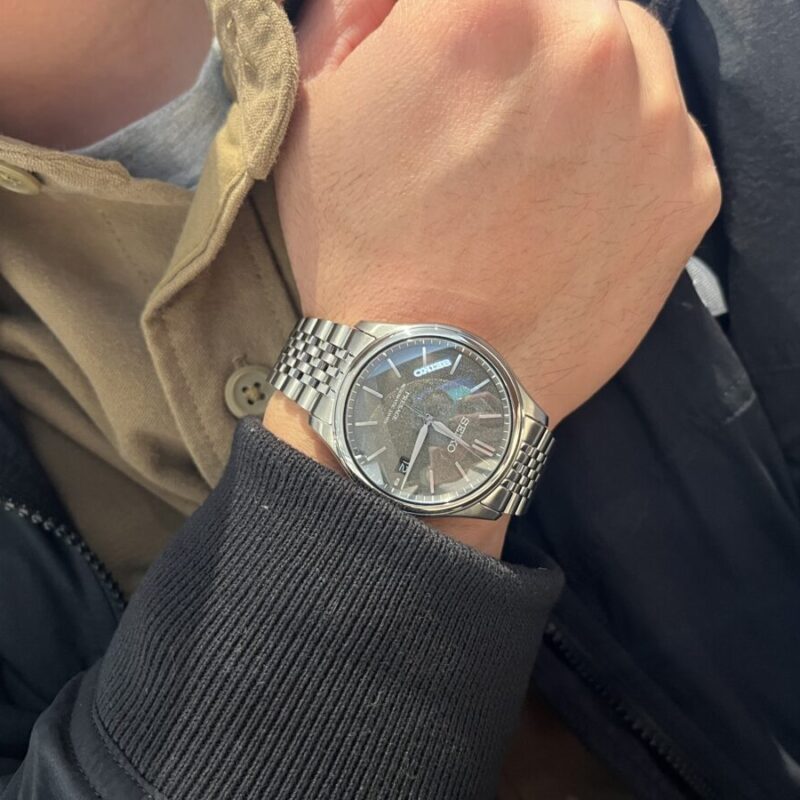 SEIKOプレザージュの時計を着けた男性