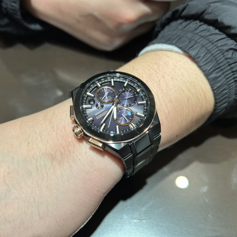 セイコーアストロンを着用した腕元