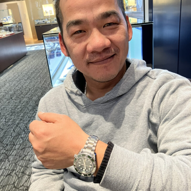 SEIKO ダイバースキューバ 1968ヘリテージ GMTを着装する男性