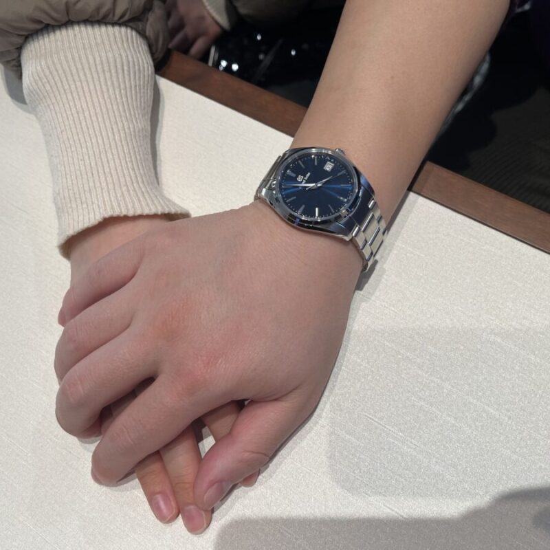 グランドセイコーの時計を着けた男性