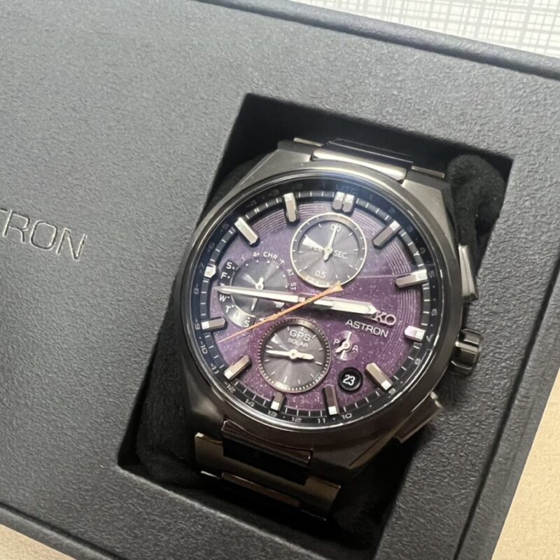 SEIKOアストロンが納品ケースの中に入っている写真