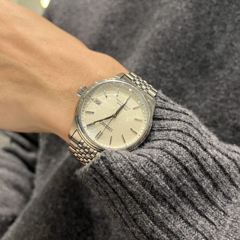 SEIKOプレザージュを着用した腕元の写真。