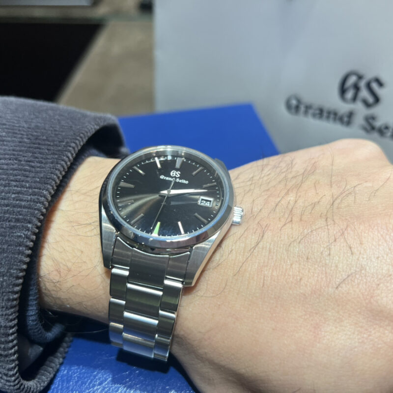 グランドセイコーの時計を着用した男性