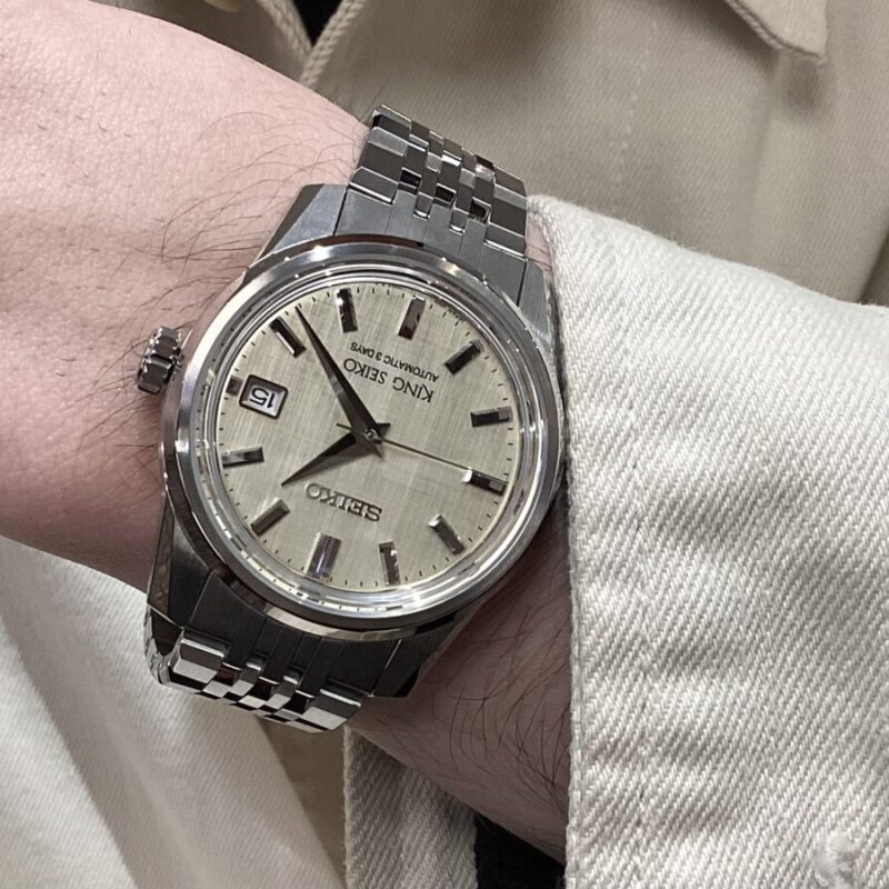 SEIKOキングセイコーを着用している腕元の画像