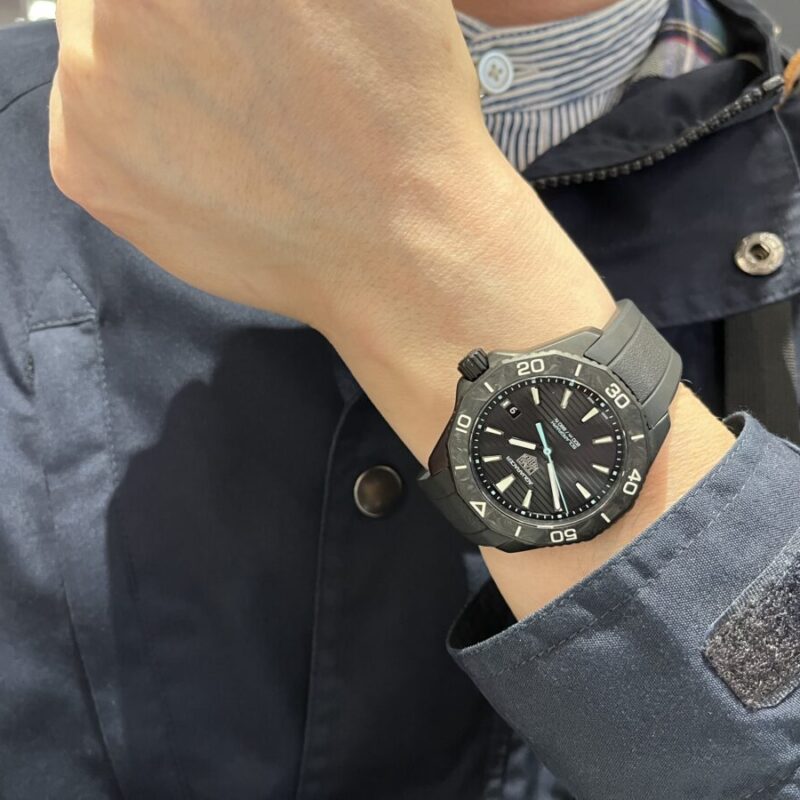 タグホイヤーの時計を着けた男性