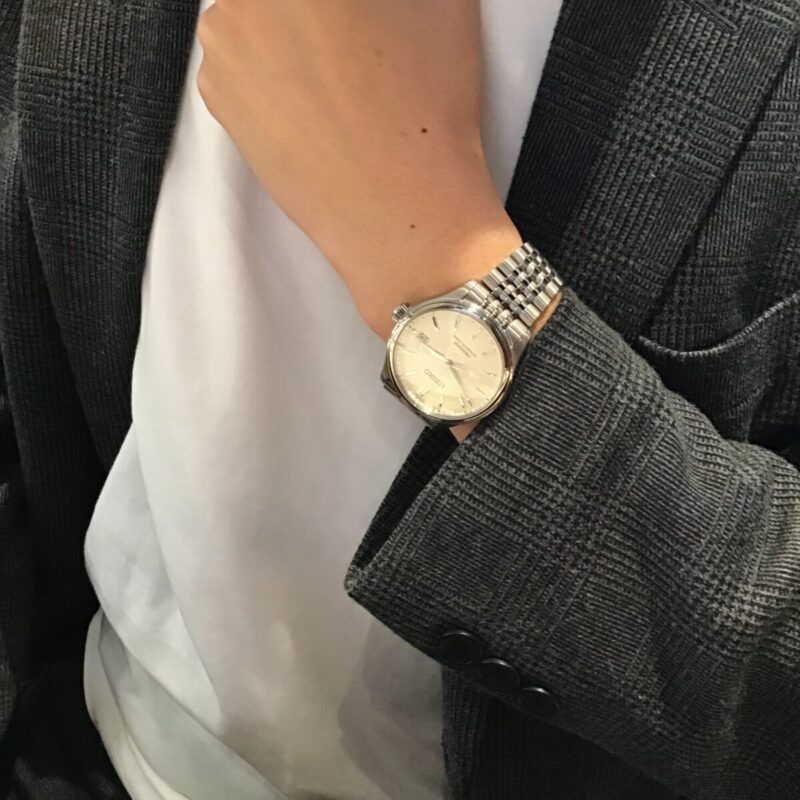 seikoプレザージュの時計を着けた男性