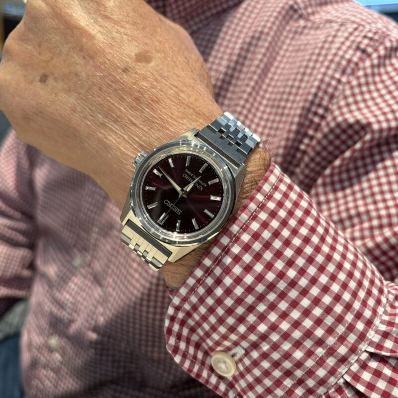 キングセイコーKSKを着用きている男性の腕元の画像