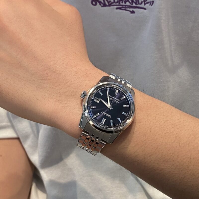 キングセイコーを着用した男性