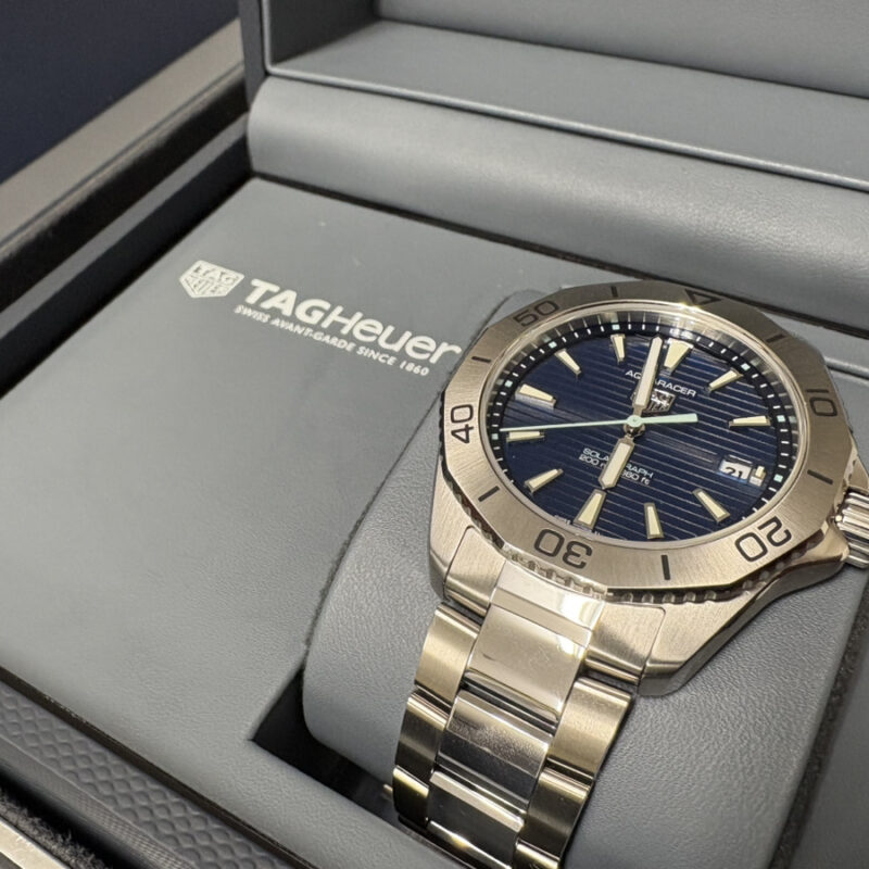 ケースに入った、タグホイヤーアクアレーサーの写真