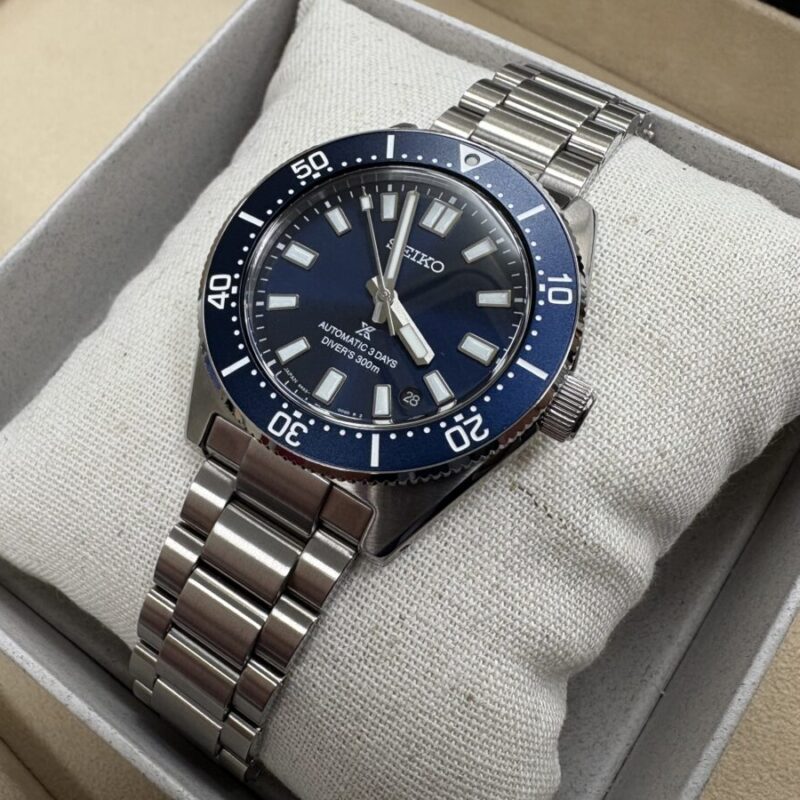 SEIKOプロスペックスダイバースキューバが納品ケースの中に納められている様子。