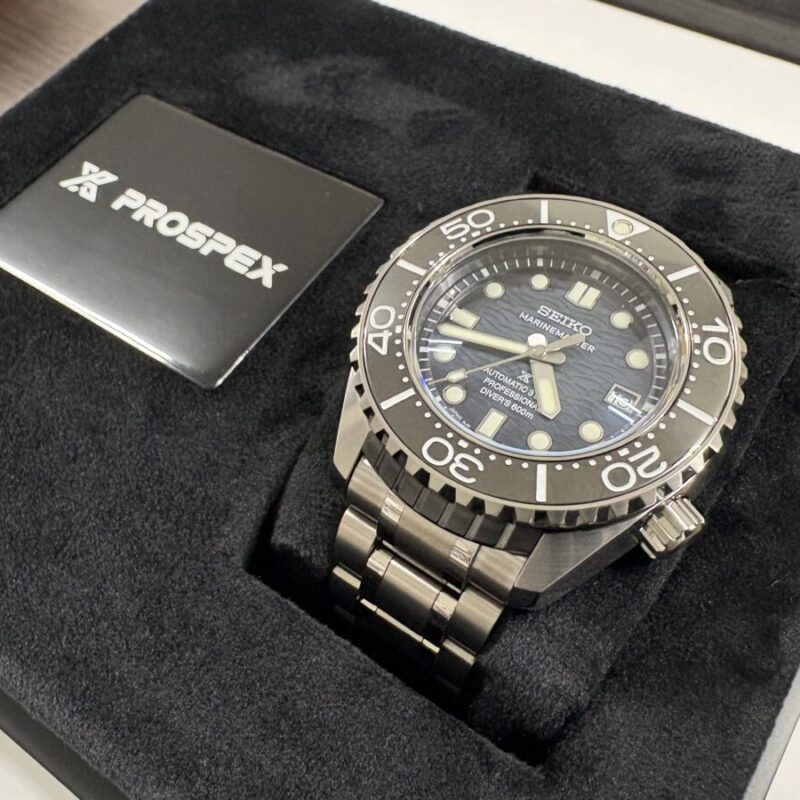 ケースに入った、SEIKOマリンマスターの画像