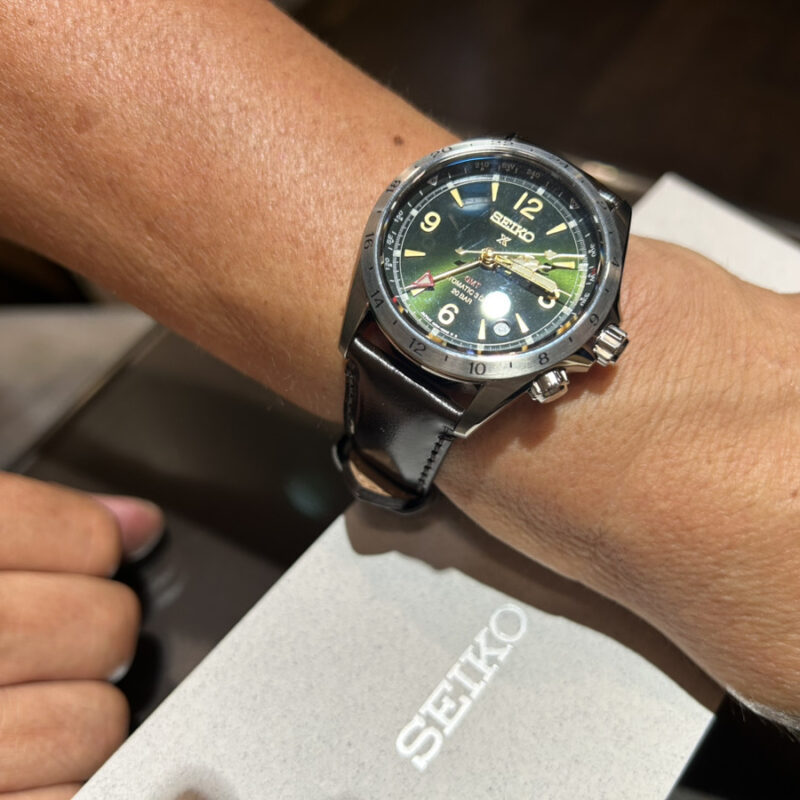 SEIKOの時計をつけている男性