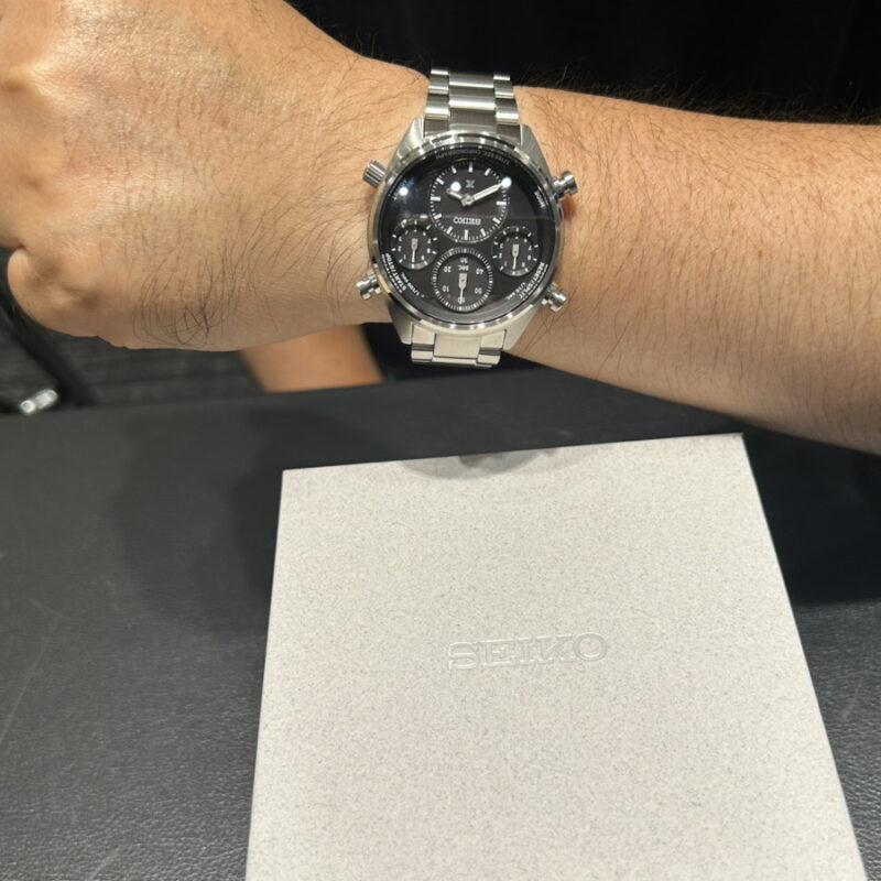 SEIKOの時計をつけた男性
