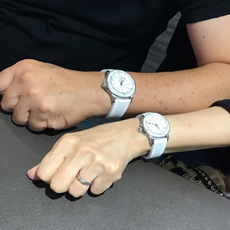 ブライトリングスーパーオーシャンをつけたご夫婦
