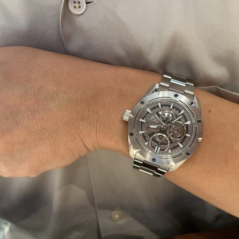 オリエントスターの時計を着けた男性