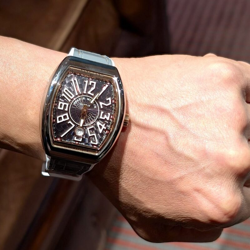 フランクミュラー、ヴァンガードをつけた男性