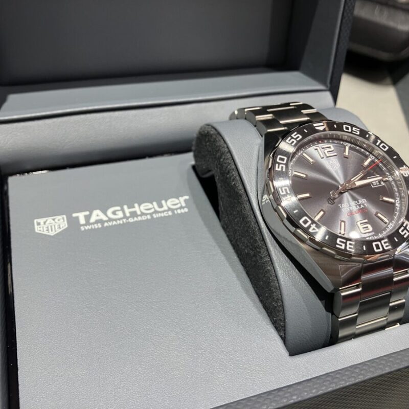 タグホイヤーフォーミュラ1の時計を納品するところ